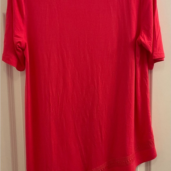 Chico’s Asymmetrical Crochet Hem Top - NWT Chico’s Size 2 / Large Wild Tuberose - Picture 7 of 9